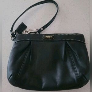 Vintage Coach Soft Glove Leather Pleated Wristlet Has Dark Purple Satin Interior